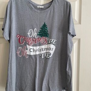Maurice’s Gray Christmas Graphic Tee xl